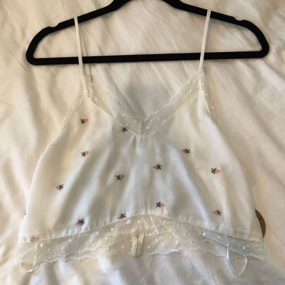NWT white embroidered crop top